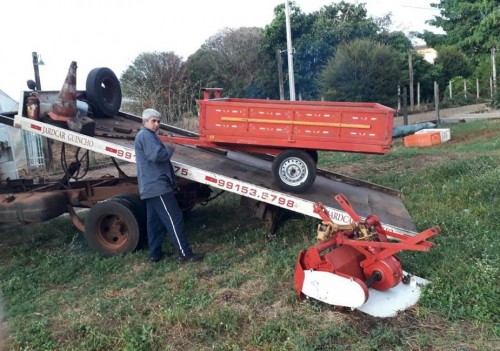 Amigos se unem e doa&ccedil;&atilde;o rende compra de insumos at&eacute; trator para Oficina Agr&iacute;cola